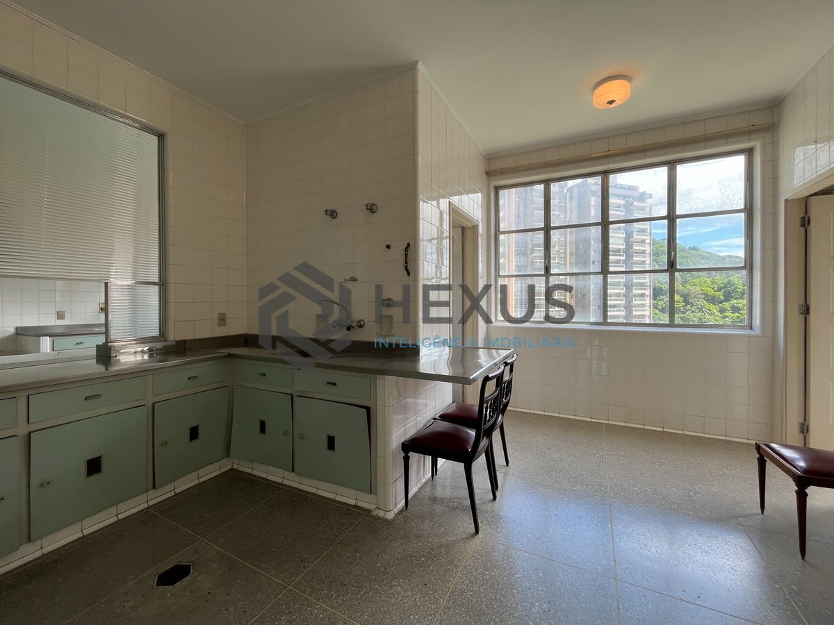 Foto 54 de Apartamento frente mar com varanda na Praia das Pitangueiras, Guaruja