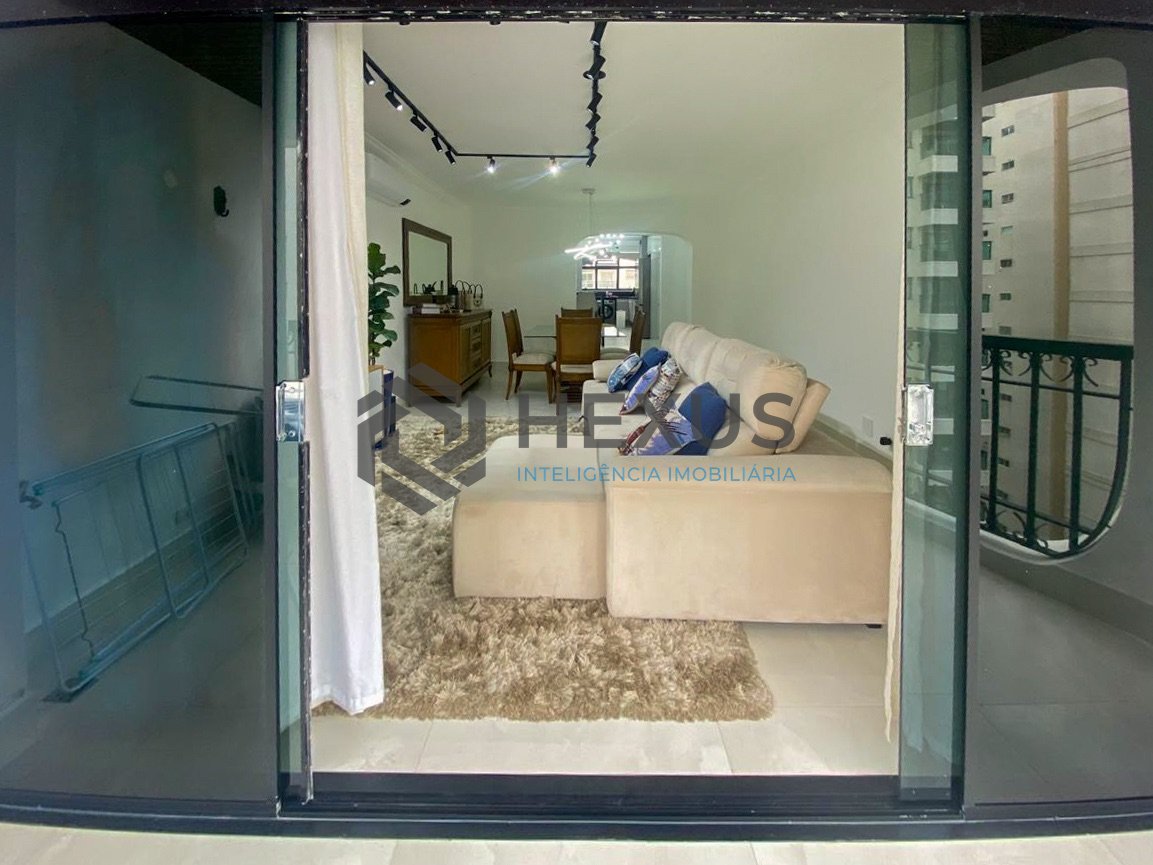 Foto 11 de Apartamento reformado com varanda vista mar na beira mar da Praia das Pitangueiras, Guaruja