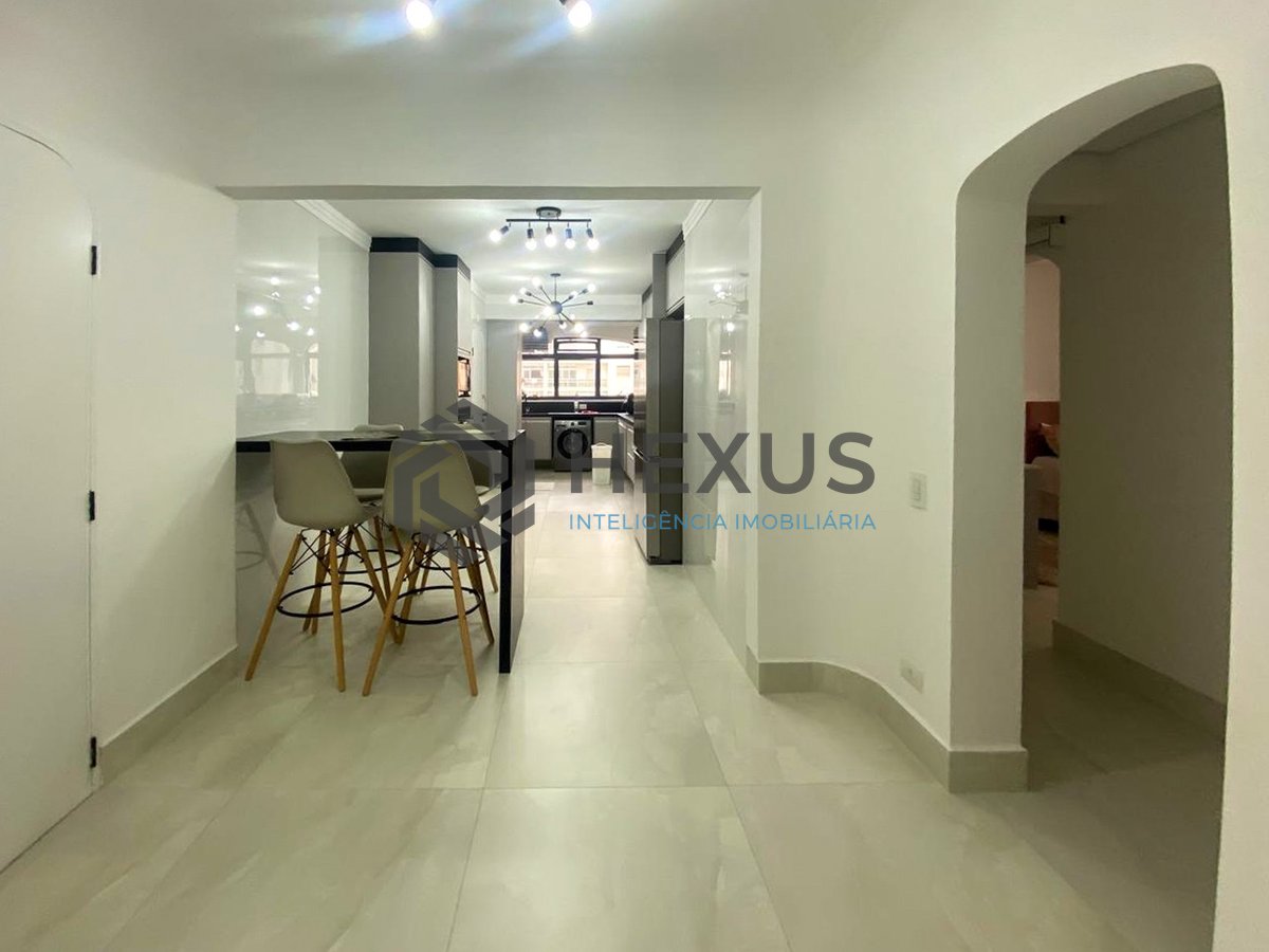 Foto 14 de Apartamento reformado com varanda vista mar na beira mar da Praia das Pitangueiras, Guaruja