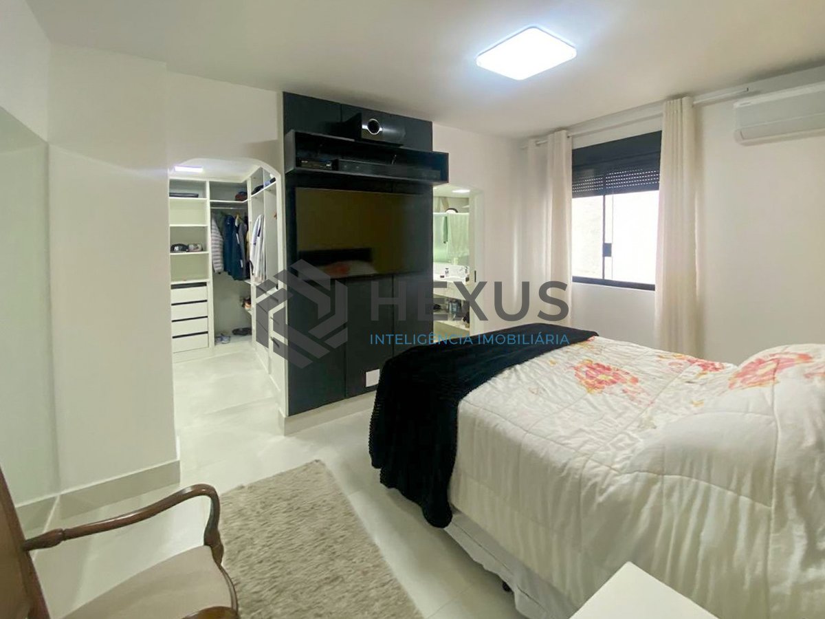 Foto 25 de Apartamento reformado com varanda vista mar na beira mar da Praia das Pitangueiras, Guaruja