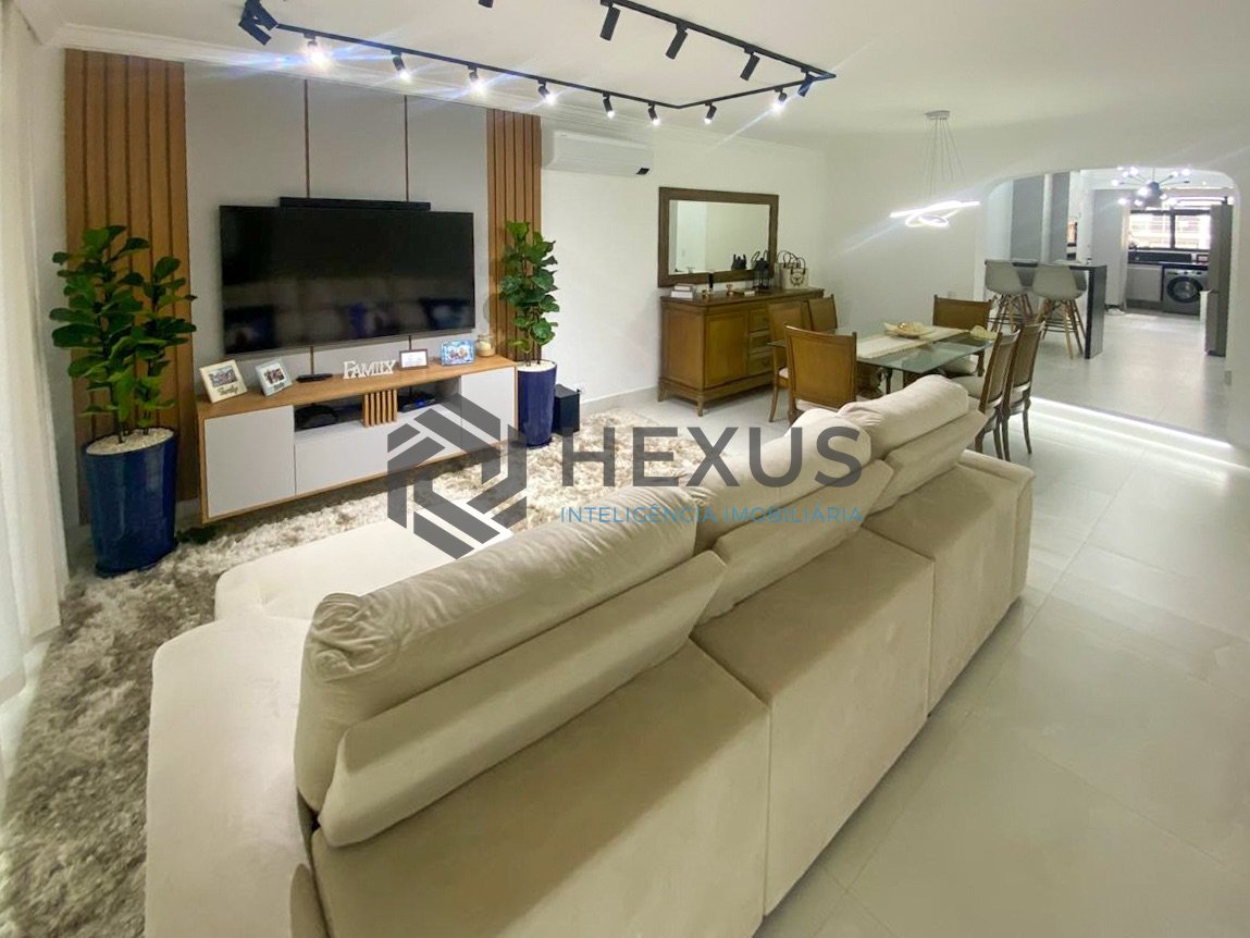 Foto 4 de Apartamento reformado com varanda vista mar na beira mar da Praia das Pitangueiras, Guaruja