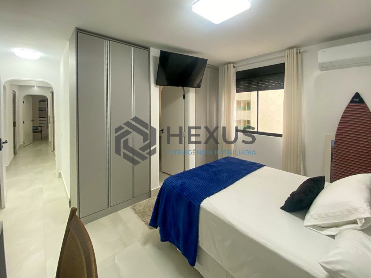 Foto 33 de Apartamento reformado com varanda vista mar na beira mar da Praia das Pitangueiras, Guaruja