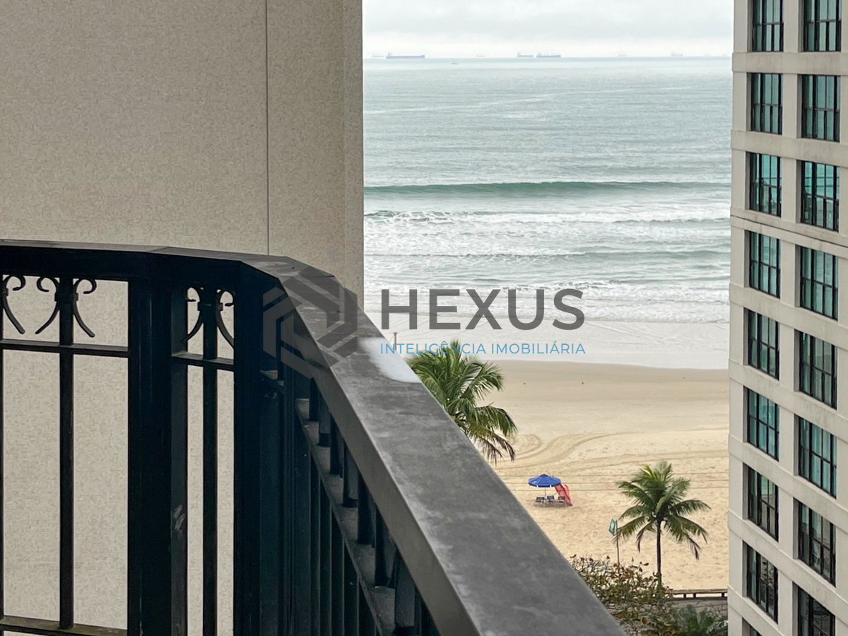 Foto 5 de Apartamento reformado com varanda vista mar na beira mar da Praia das Pitangueiras, Guaruja