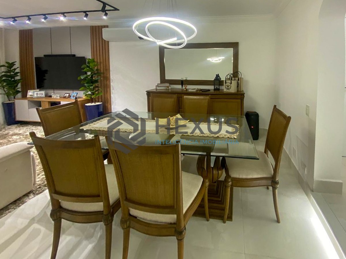 Foto 7 de Apartamento reformado com varanda vista mar na beira mar da Praia das Pitangueiras, Guaruja