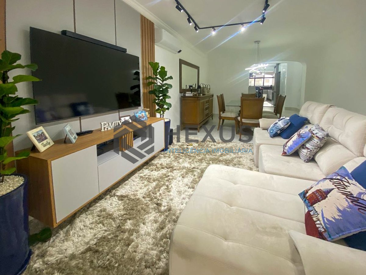 Foto 10 de Apartamento reformado com varanda vista mar na beira mar da Praia das Pitangueiras, Guaruja