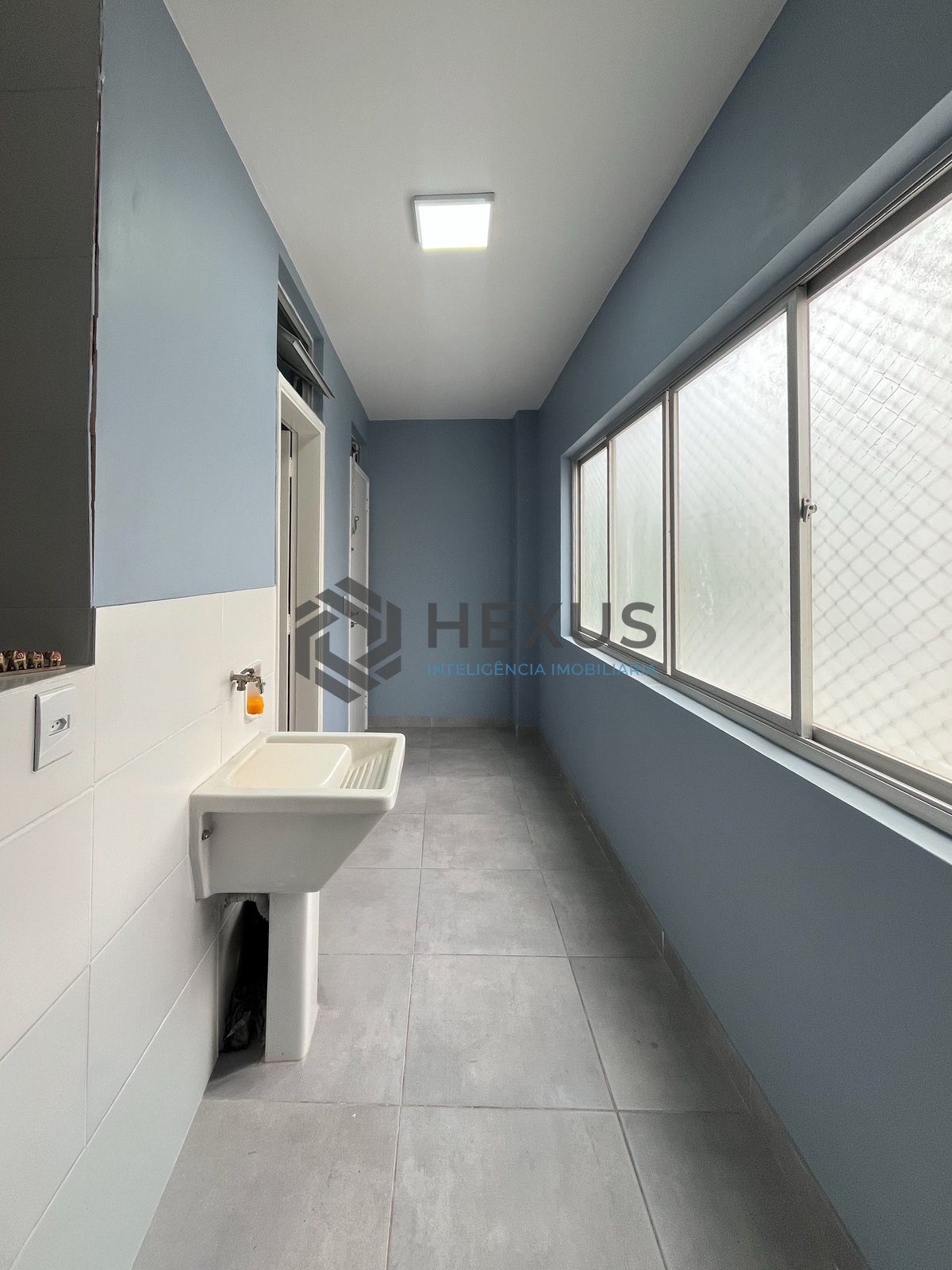 Foto 21 de Apartamento reformado e mobiliado na Praia das Pitangueiras, Guaruja