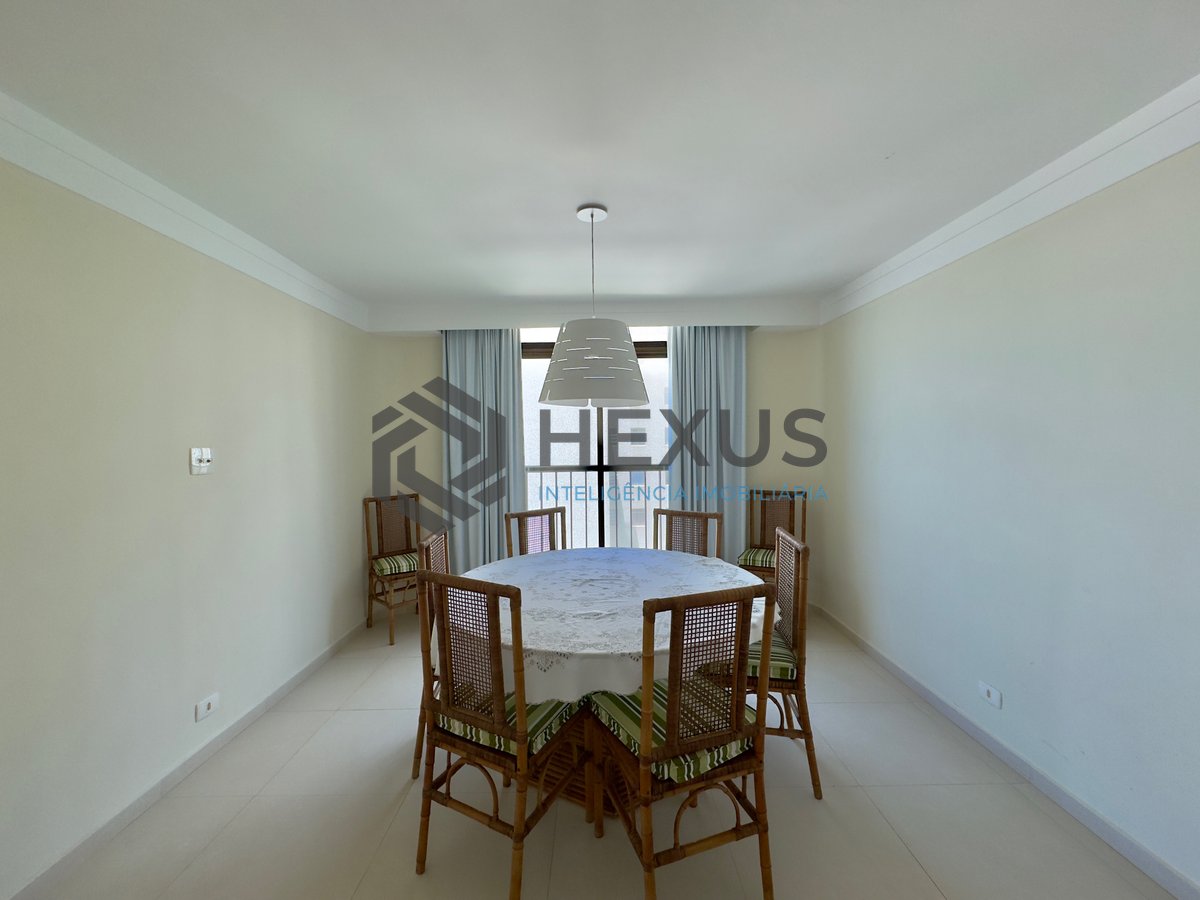 Foto 16 de Apartamento frente mar reformado com varanda e lazer na Praia das Pitangueiras, Guaruja