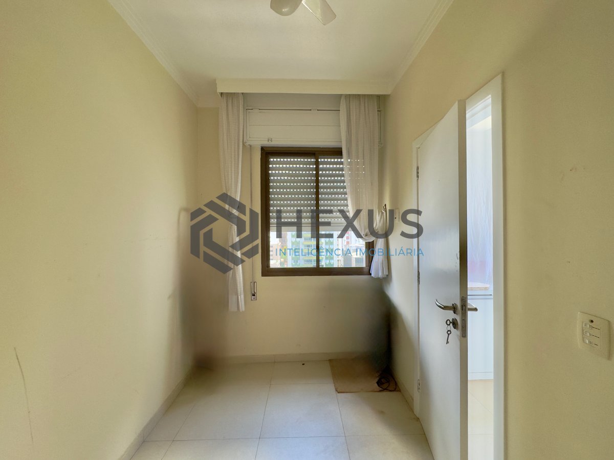 Foto 40 de Apartamento frente mar reformado com varanda e lazer na Praia das Pitangueiras, Guaruja