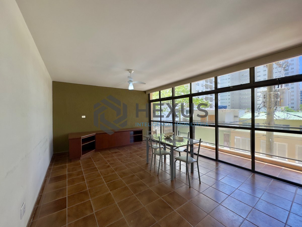 Foto 3 de Apartamento frente mar com varanda na Praia das Pitangueiras, Guaruja
