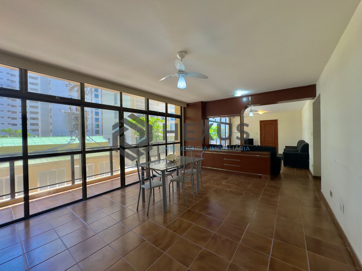 Foto 9 de Apartamento frente mar com varanda na Praia das Pitangueiras, Guaruja