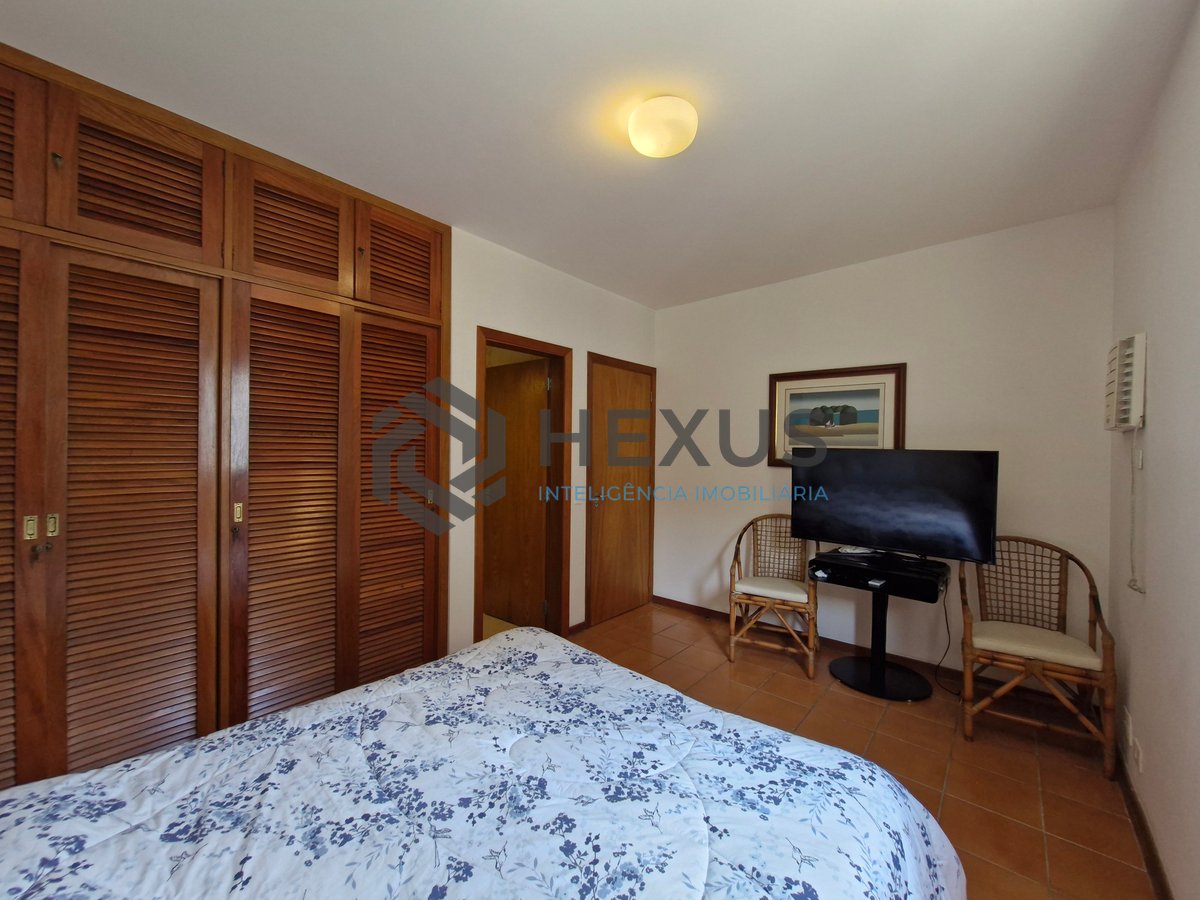 Foto 15 de Apartamento com varanda vista mar e lazer na beira mar da Praia das Pitangueiras, Guaruja