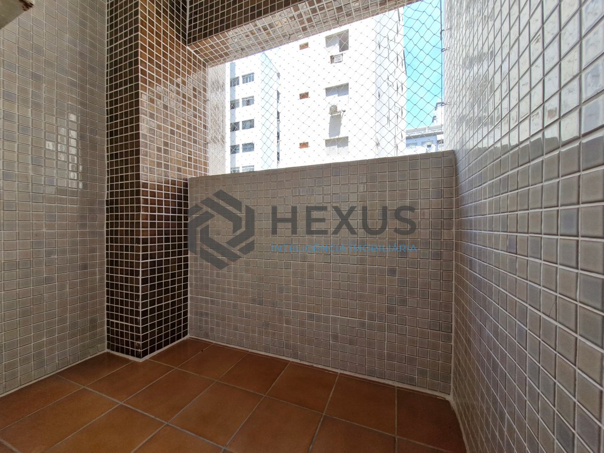 Foto 20 de Apartamento com varanda vista mar e lazer na beira mar da Praia das Pitangueiras, Guaruja