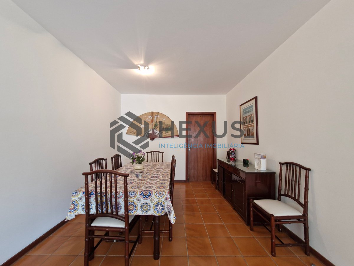 Foto 10 de Apartamento com varanda vista mar e lazer na beira mar da Praia das Pitangueiras, Guaruja