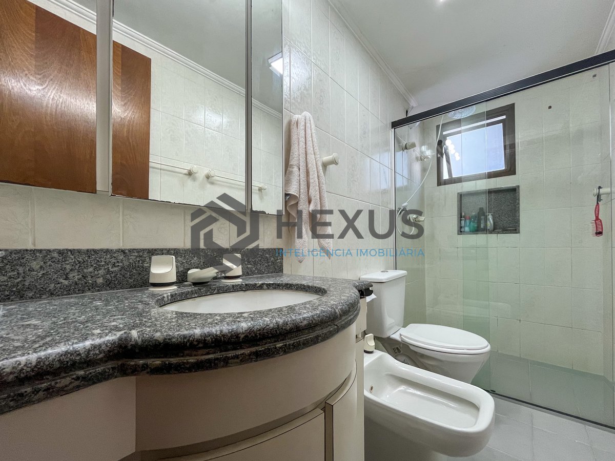 Foto 13 de Apartamento com varanda na Praia das Pitangueiras, Guaruja