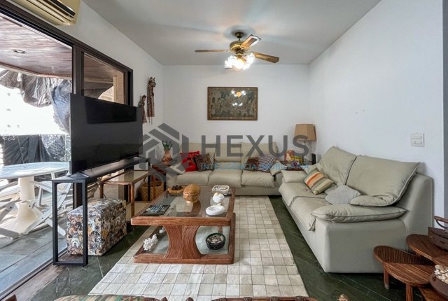 Foto 3 de Apartamento com varanda na Praia das Pitangueiras, Guaruja
