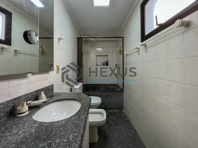 Foto 21 de Apartamento com varanda na Praia das Pitangueiras, Guaruja