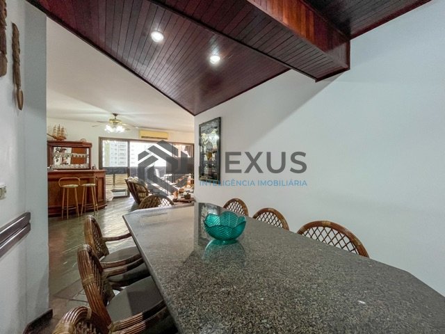 Foto 4 de Apartamento com varanda na Praia das Pitangueiras, Guaruja