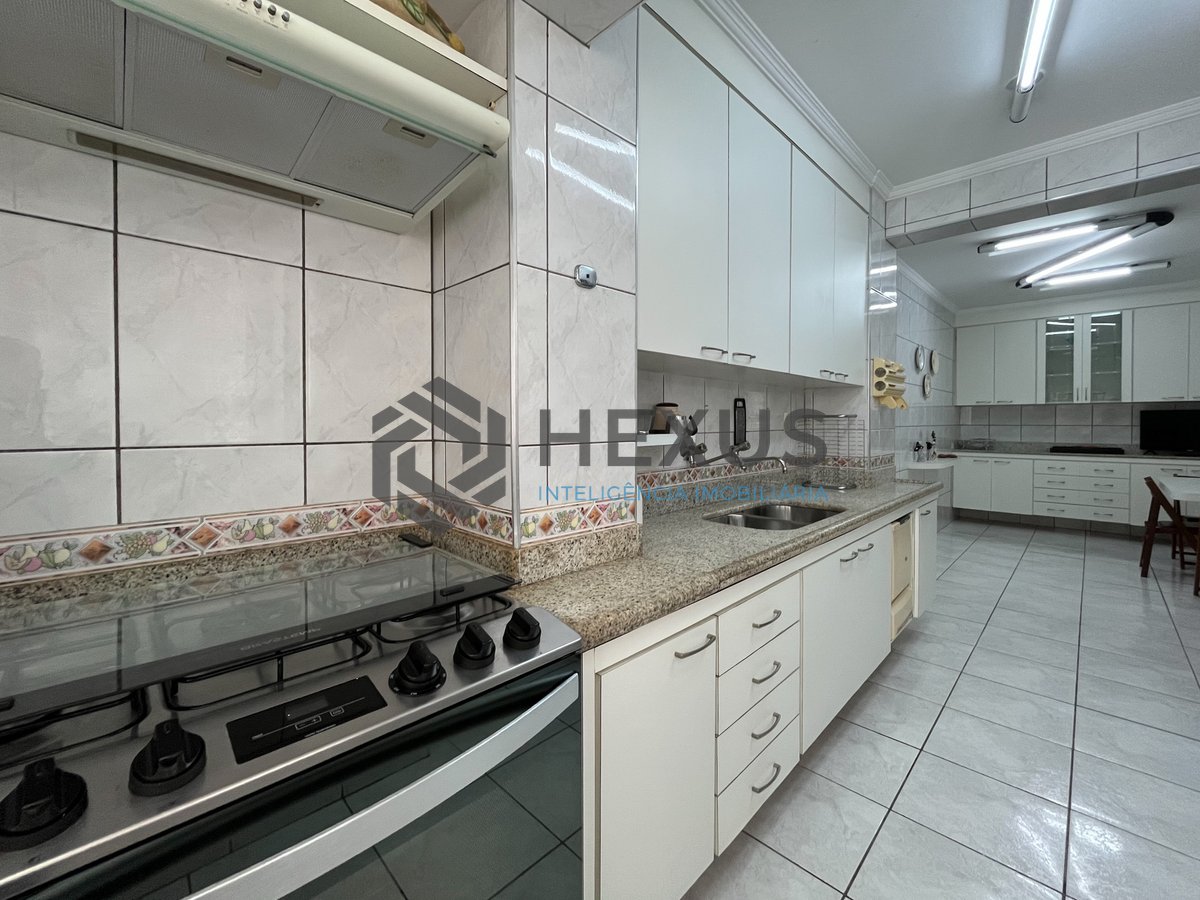 Foto 43 de Apartamento reformado frente mar com varanda nas Pitangueiras, Guarujá