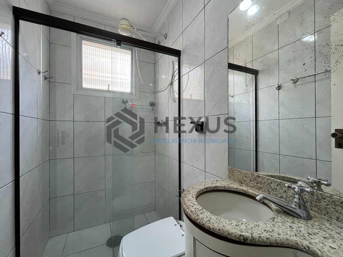 Foto 52 de Apartamento reformado frente mar com varanda nas Pitangueiras, Guarujá
