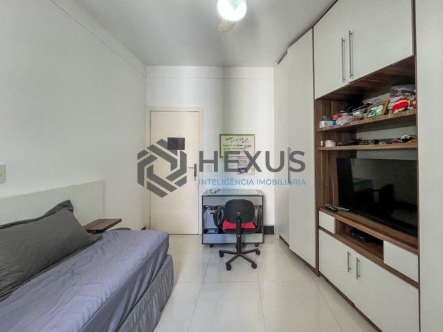 Foto 13 de Apartamento com varanda vista mar na beira mar da Praia das Pitangueiras, Guarujá