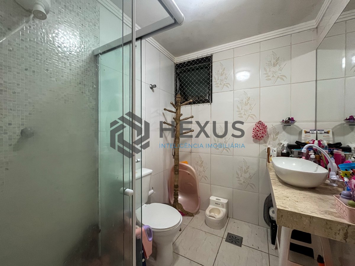Foto 18 de Apartamento com varanda vista mar na beira mar da Praia das Pitangueiras, Guarujá