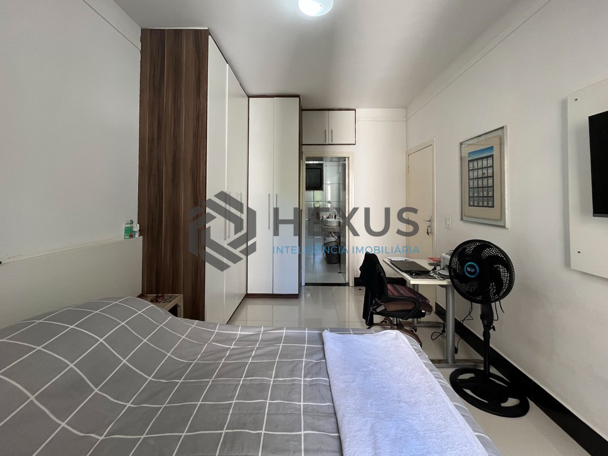 Foto 23 de Apartamento com varanda vista mar na beira mar da Praia das Pitangueiras, Guarujá