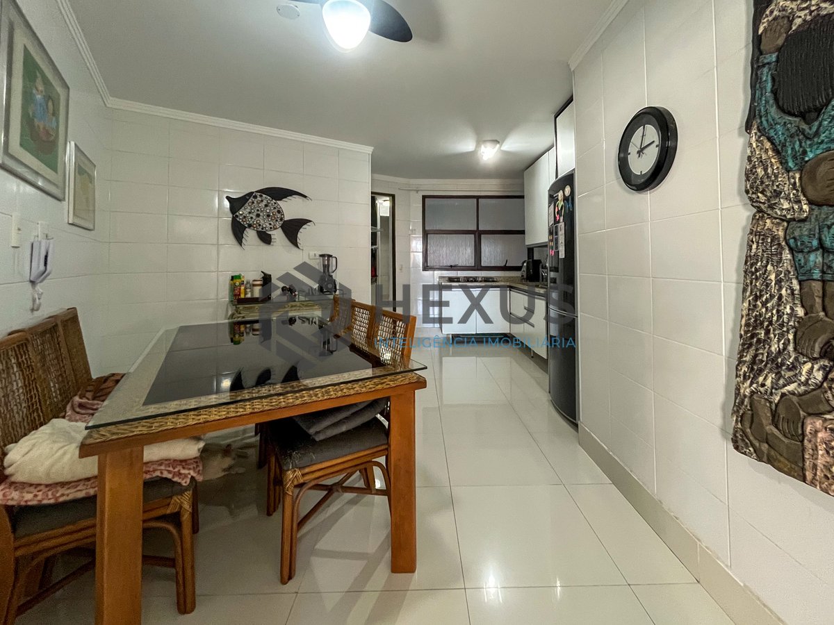 Foto 25 de Apartamento com varanda vista mar na beira mar da Praia das Pitangueiras, Guarujá