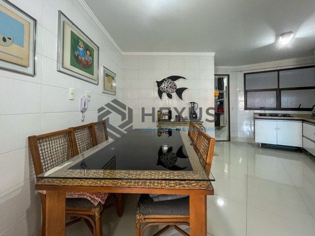Foto 26 de Apartamento com varanda vista mar na beira mar da Praia das Pitangueiras, Guarujá