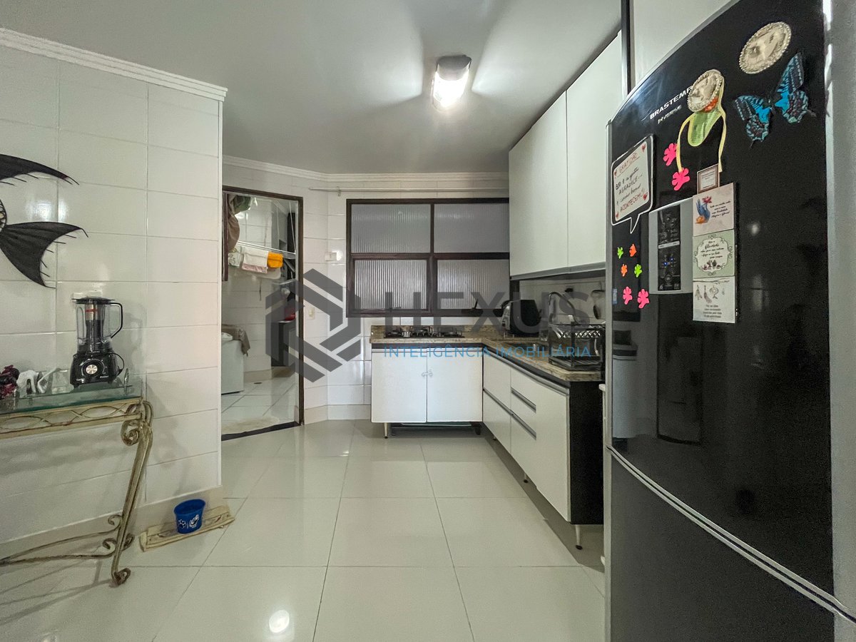Foto 27 de Apartamento com varanda vista mar na beira mar da Praia das Pitangueiras, Guarujá
