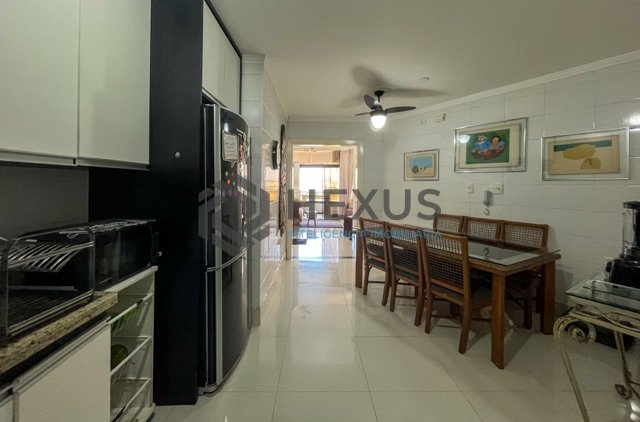 Foto 29 de Apartamento com varanda vista mar na beira mar da Praia das Pitangueiras, Guarujá