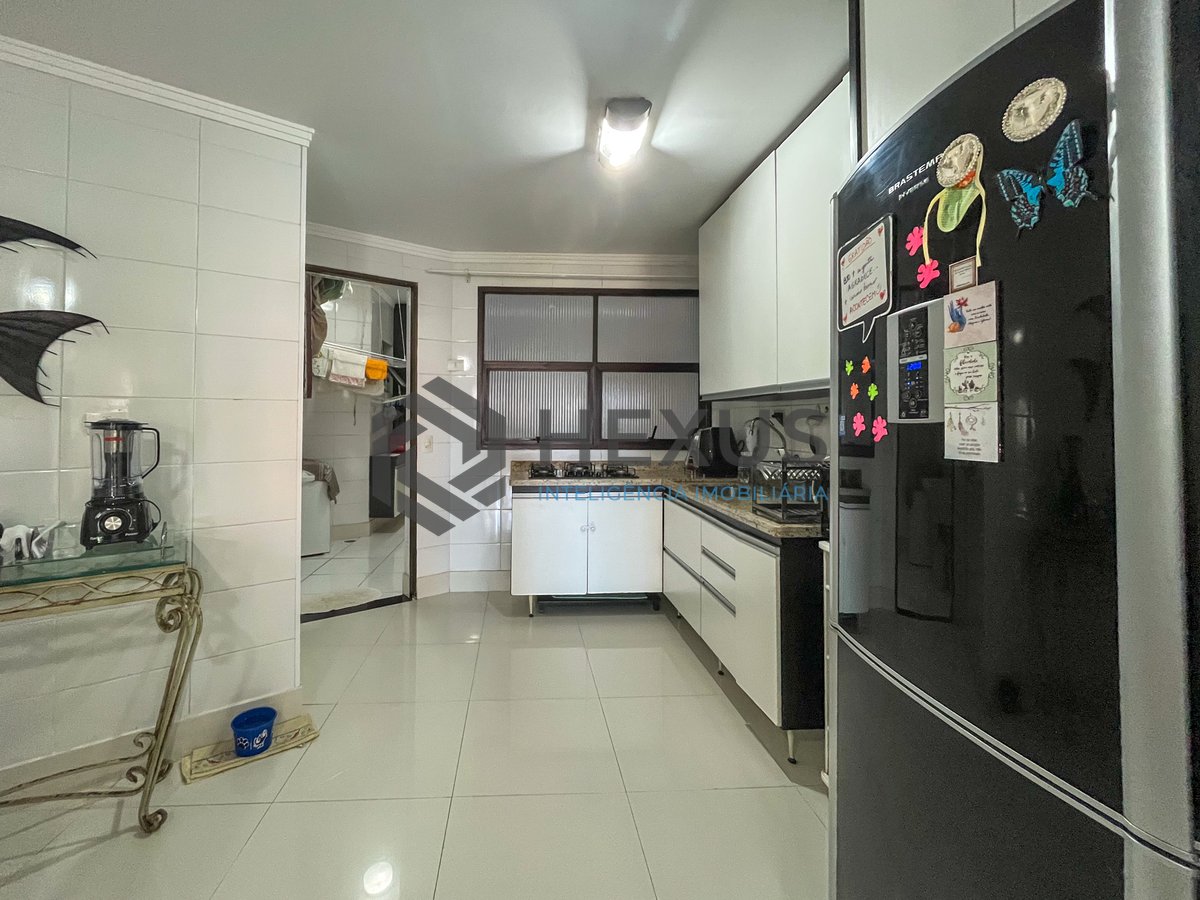 Foto 30 de Apartamento com varanda vista mar na beira mar da Praia das Pitangueiras, Guarujá
