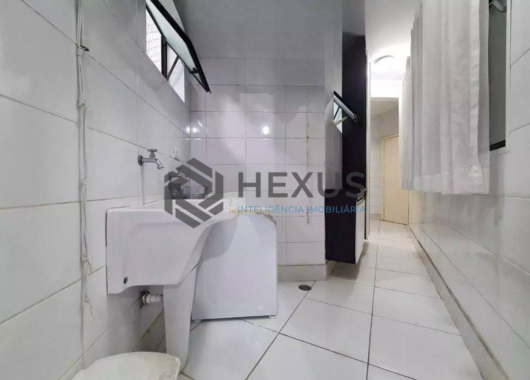 Foto 31 de Apartamento com varanda vista mar na beira mar da Praia das Pitangueiras, Guarujá