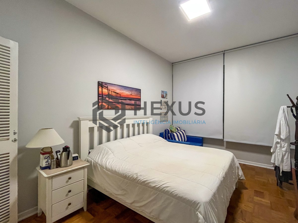 Foto 19 de Apartamento reformado frente mar com varanda na Praia das Pitangueiras, Guaruja
