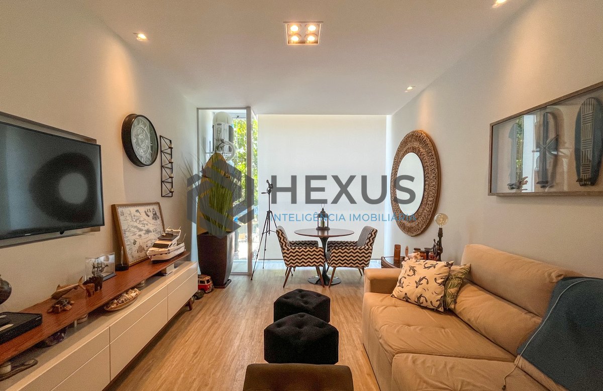 Foto 5 de Apartamento reformado frente mar com varanda na Praia das Pitangueiras, Guaruja