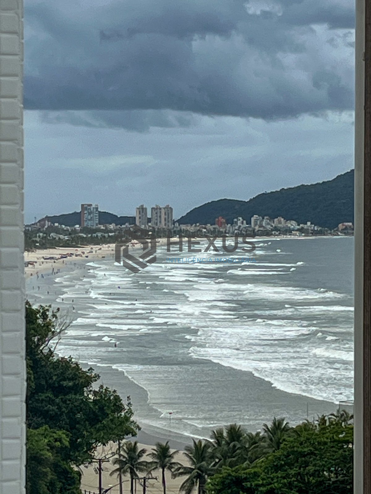 Foto 33 de Apartamento frente mar com varanda vista mar na Praia das Pitangueiras, Guaruja