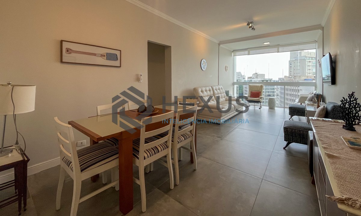 Foto 2 de Apartamento reformado frente mar com varanda na Praia das Pitangueiras, Guaruja