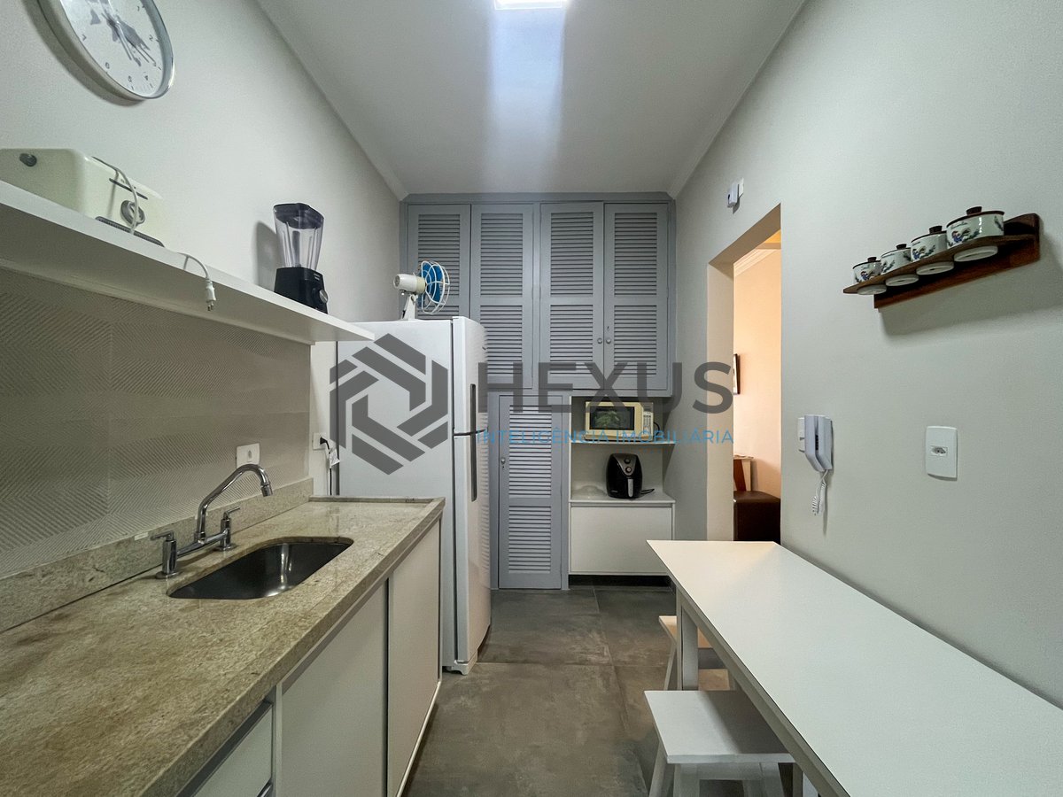 Foto 23 de Apartamento reformado frente mar com varanda na Praia das Pitangueiras, Guaruja