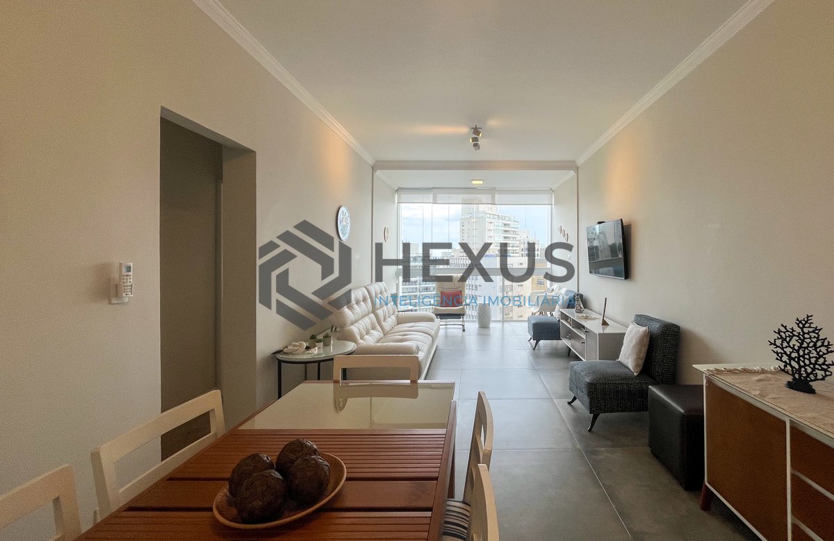 Foto 4 de Apartamento reformado frente mar com varanda na Praia das Pitangueiras, Guaruja