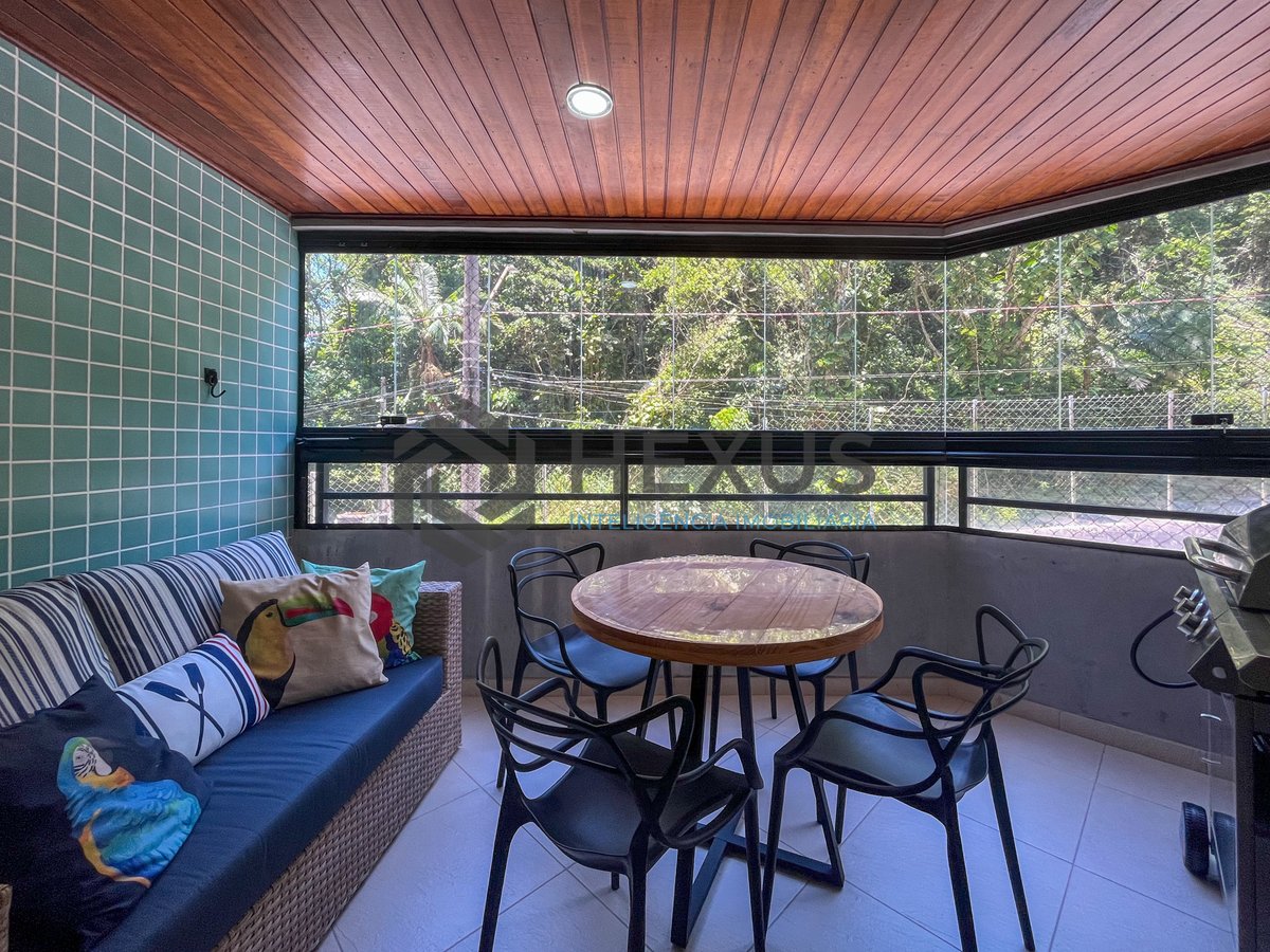 Foto 3 de Apartamento com varanda e lazer na Praia das Pitangueiras, Guaruja