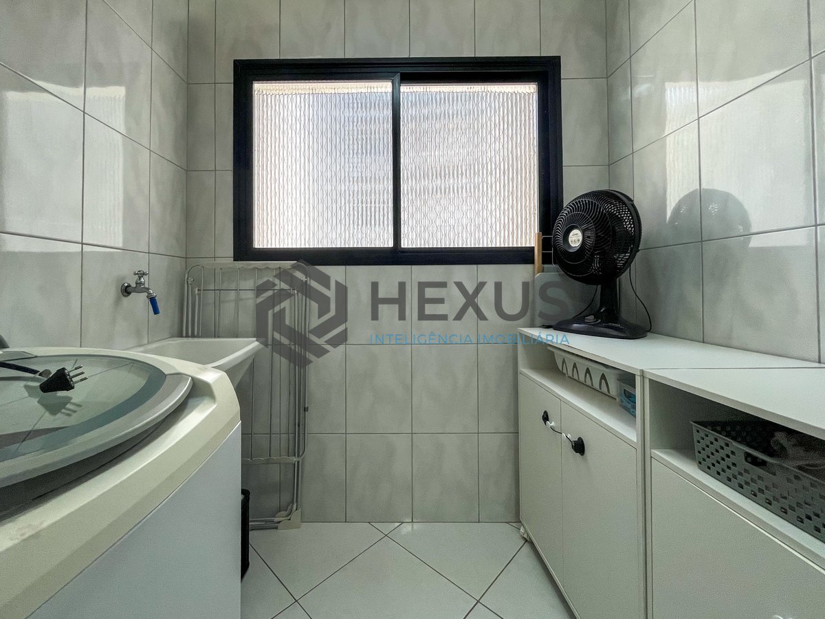 Foto 29 de Apartamento com varanda e lazer na Praia das Pitangueiras, Guaruja