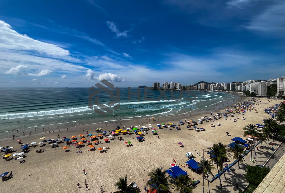 Foto 15 de Apartamento reformado frente mar com varanda na Praia das Pitangueiras, Guaruja