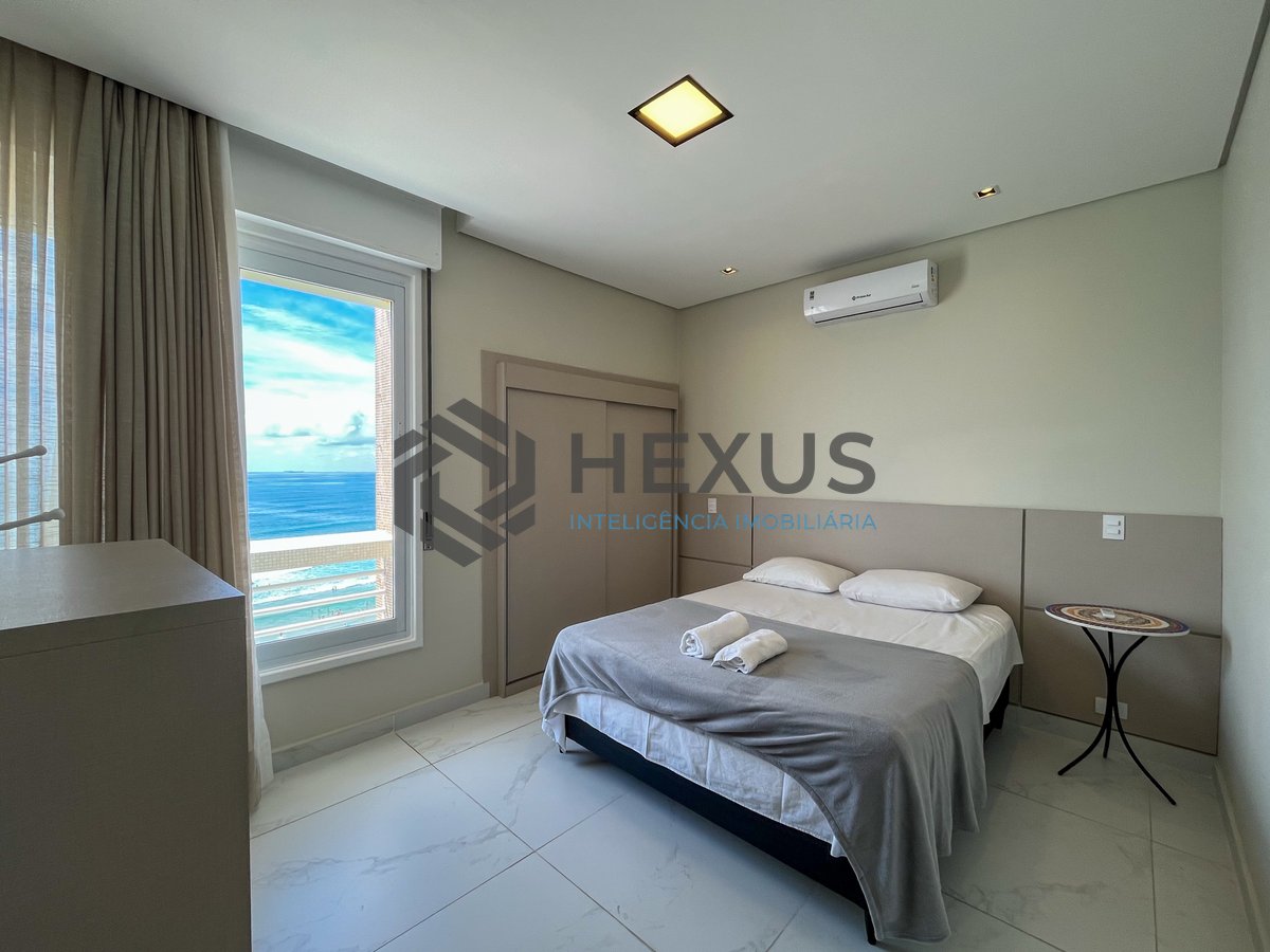 Foto 19 de Apartamento reformado frente mar com varanda na Praia das Pitangueiras, Guaruja