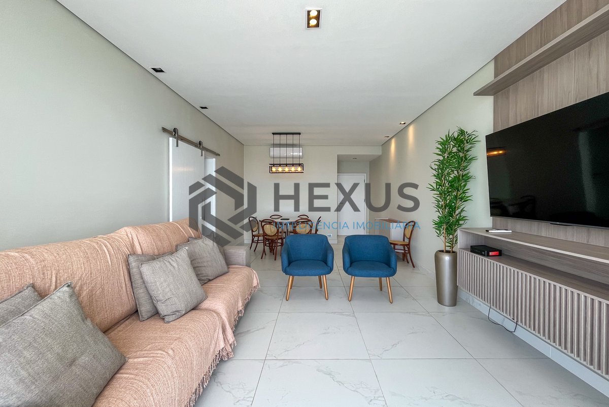 Foto 3 de Apartamento reformado frente mar com varanda na Praia das Pitangueiras, Guaruja