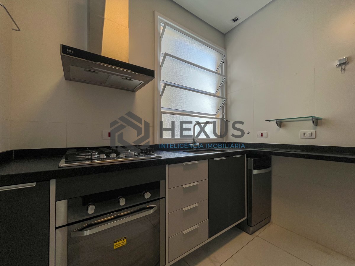 Foto 30 de Apartamento reformado frente mar com varanda na Praia das Pitangueiras, Guaruja