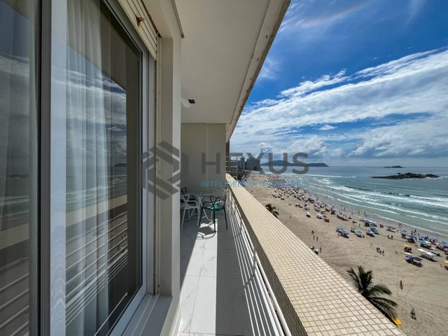 Foto 5 de Apartamento reformado frente mar com varanda na Praia das Pitangueiras, Guaruja