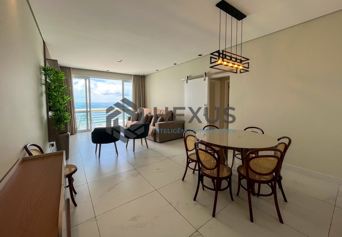 Foto 6 de Apartamento reformado frente mar com varanda na Praia das Pitangueiras, Guaruja