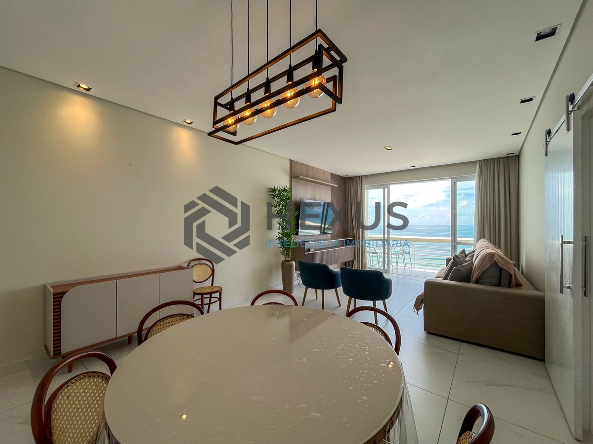 Foto 7 de Apartamento reformado frente mar com varanda na Praia das Pitangueiras, Guaruja