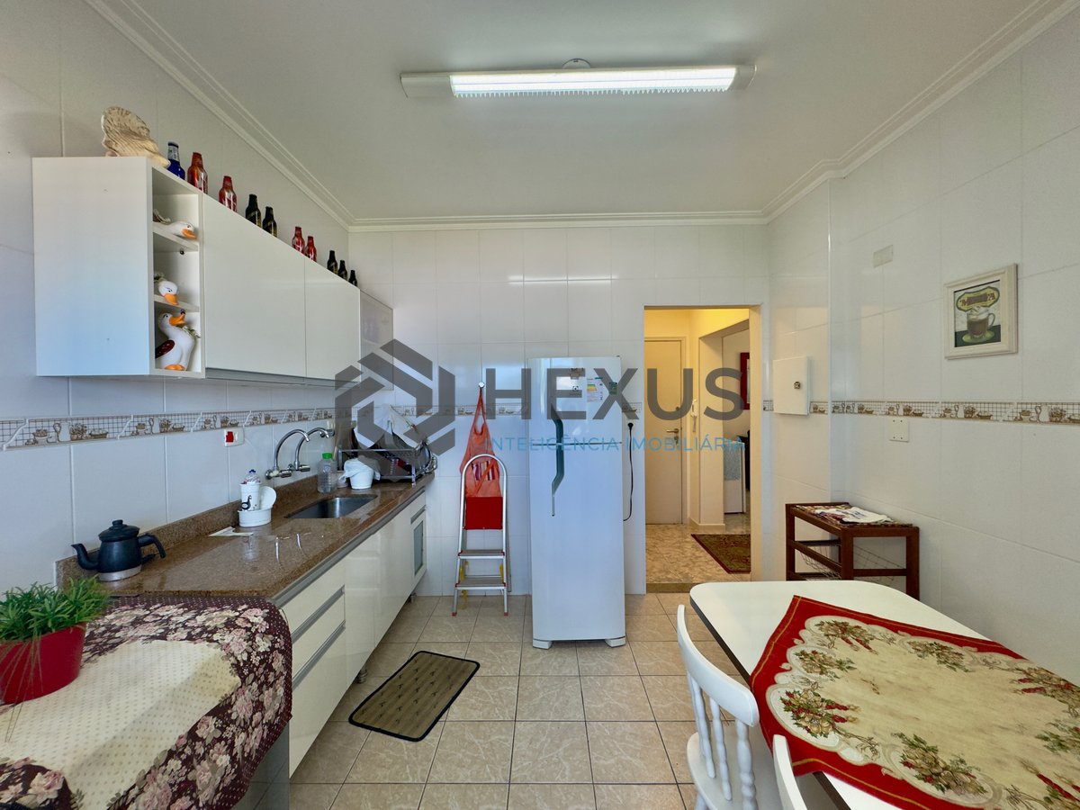 Foto 15 de Apartamento reformado com varanda e lazer na Praia das Asturias, Guaruja