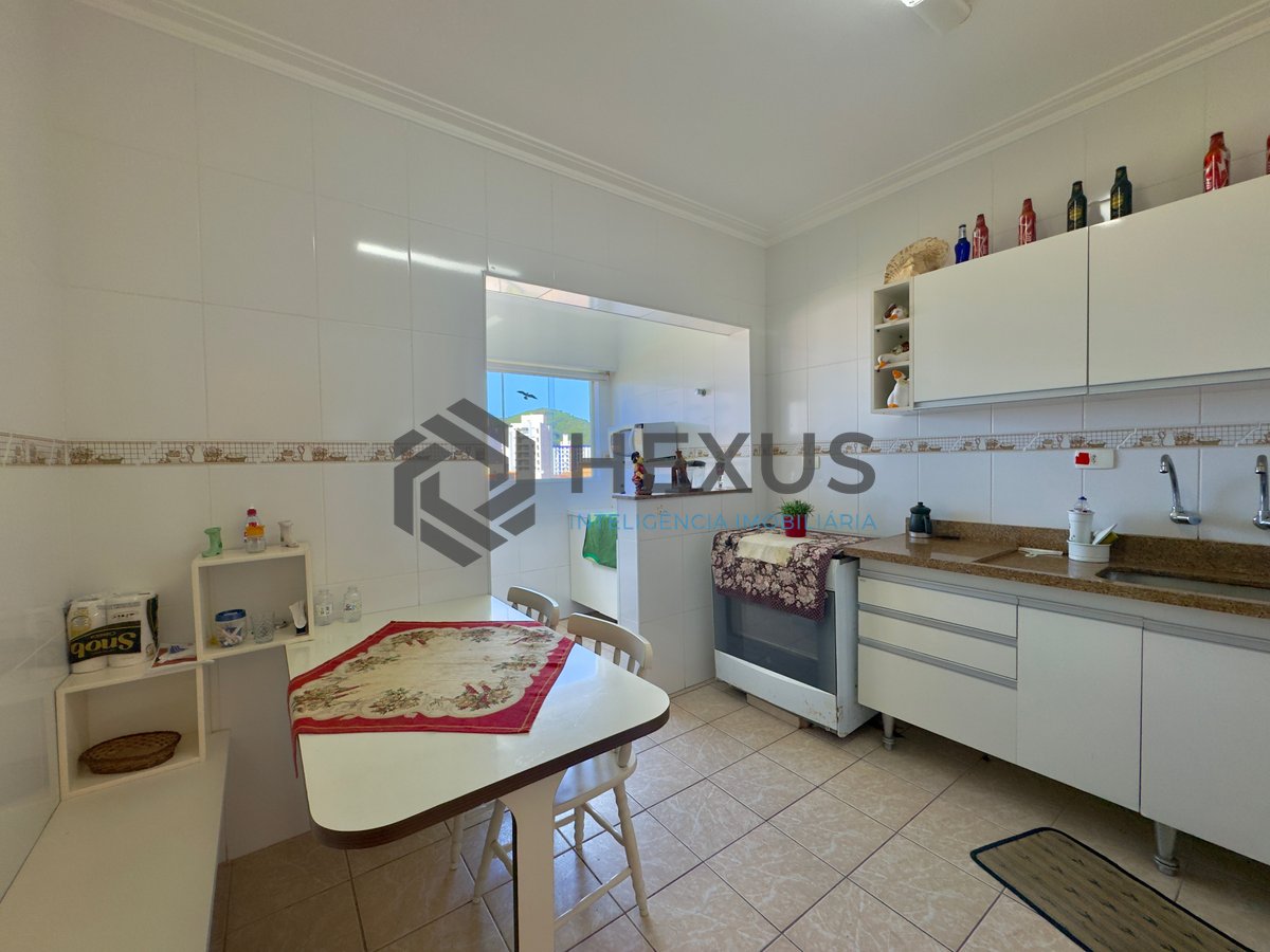 Foto 16 de Apartamento reformado com varanda e lazer na Praia das Asturias, Guaruja