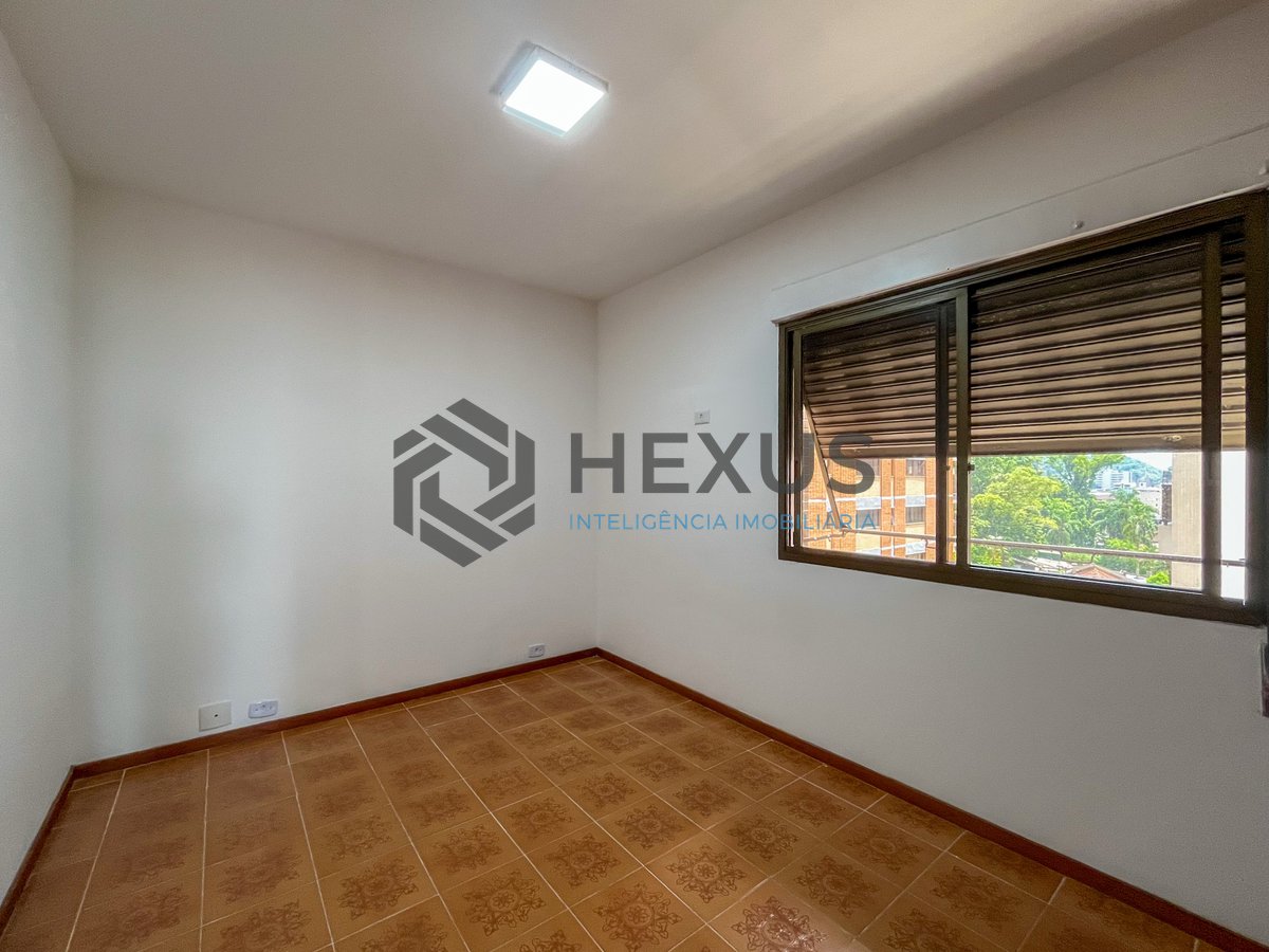 Foto 12 de Apartamento com varanda vista mar a duas quadras da Praia das Pitangueiras, Guaruja